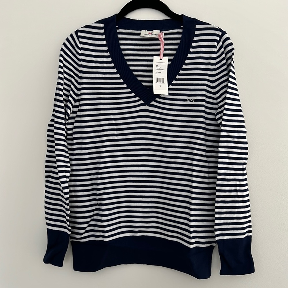 NEW WITH TAGS Vineyard Vines v-neck sweater